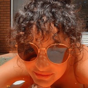 Meet your Posher, Harriette